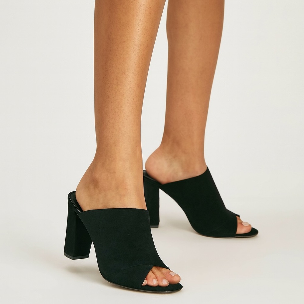 Vince Women’s Black Heath Cross Strap Mule Sandal Size 9.5 NIB